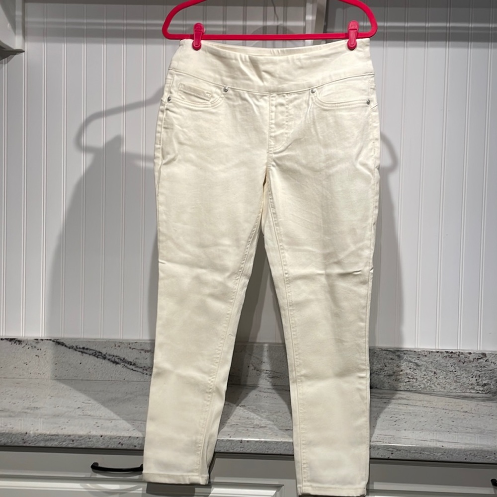 NWOT DG2 cream skinny Jean flat front real pockets on the back pencil pant fit